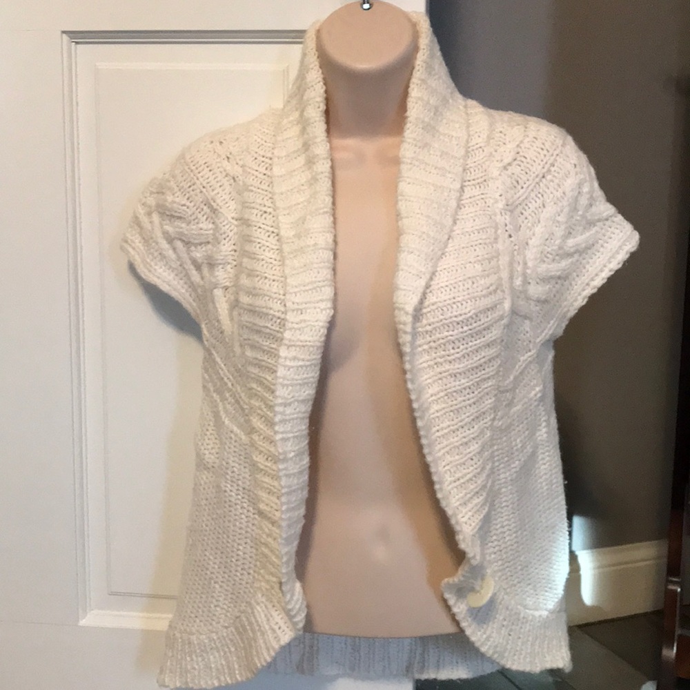 Cream short-sleeved cardigan